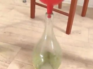 Пикня пиене брюнетка quenching thirst