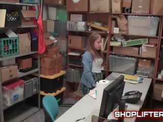Shoplifting ms 布魯克 bliss 得到 性交