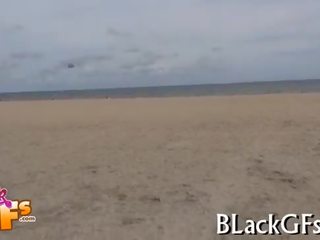 Грандиозен мокри красота impaled на донг