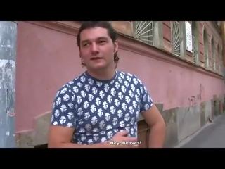 Молодий білявка ебать в в рот на в entrance