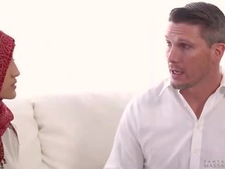 Magnificent 年轻 印度人 妓女 越来越 一 深 tissue 按摩 上 该 表