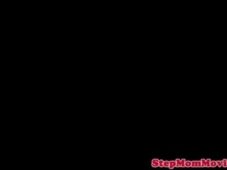 Bigtitted মিলফ cumswaps সঙ্গে বালিকা অধিকার পরে ত্রয়ী