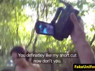 Британець stunner трахкав по підробка поліцейський дует на відкритому повітрі