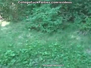 High mahasiswa fucked in the bokong on a picnic