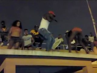 Publicidade angolana- як baconas rainhas das festas 2