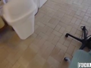 Karlie брукс в воайори трия и влекач apology