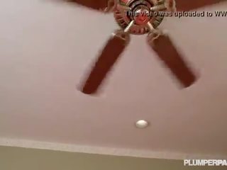 Голям плячка дебеланки има дупе пробити от голям черни фалос
