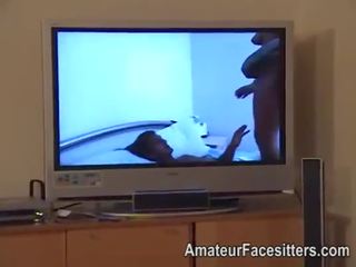 Наказани от две жени за гледане x номинално видео