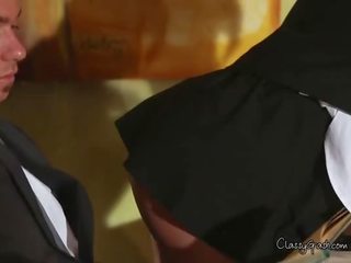 令人驚嘆 褐髮女郎 孩兒 得到 她的 的陰戶 多指 由 她的 companion
