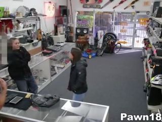 Удивителни ученичка иска пари в брой