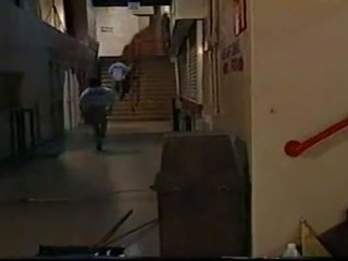 2 女の子 入手する gangraped アット a コンサート ホール 後に a クリップ