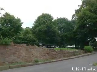 Закръглени аматьори милф сара janes на открито онанизъм и ексхибиционист мигане