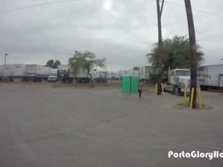 Porta potty 光榮洞裡 黑色 情人 燕子