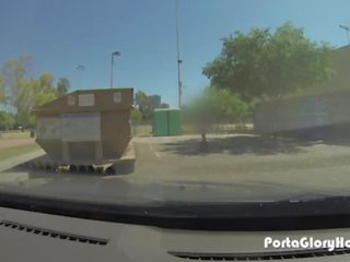 Porta 光榮洞裡 青少年 燕子 附帶 在 公園