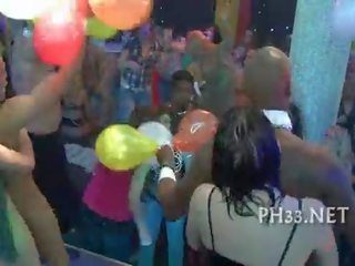 Голий waiters welcomes для ебать