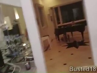 Милф отива ahead детегледачка смуча край тя съпрузи голям чеп