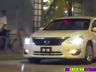 Hitch hiker джули strikes отново тя чука а непознат с малко разкошен фантазии