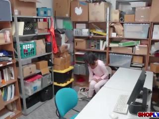 小 学院 deity 吉 arina 乱搞 在 该 办公室