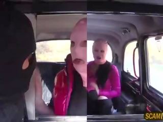 Швидко і furious дію усередині в cab з в немовлята