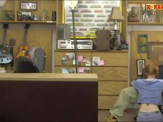 말라 붙은 멕시코 양진이 교련 로 험악한 pawn 동료 에 그의 pawnshop