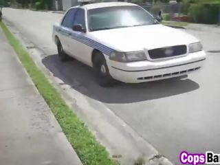 Два грудаста жінка розпусна cops користувалися біб з їх suspect
