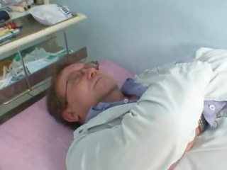 Vilma marriageable 的阴户 燧 的gyno 检查