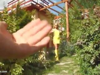 Teenie лице кейси като гонзо стил груб мръсен филм на tamed тийнейджъри