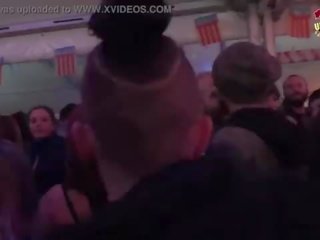 Dva děvky s velký butts sání člen na the ulice - lulãº prã©tel & mar punch