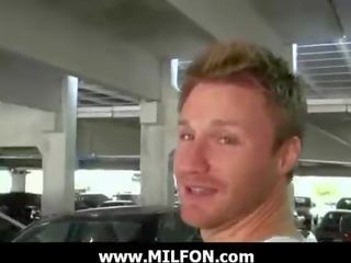 Провокаційний матуся seductress отримувати трахкав по мисливець 15