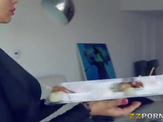 거대한 후터스 하녀 ava 아담스 두드리고 와 에이 대규모 음경