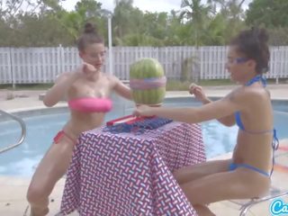 Camsoda тийнейджъри с голям дупе и голям цици водя а watermelon експлодирам с каучук ба