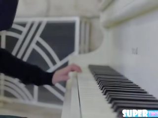 Cantik kecil molek sammie daniels menghisap di beliau piano pengajaran mendapat fucked