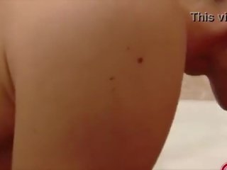 Отримувати мій дупа pegged в в ванна кімната