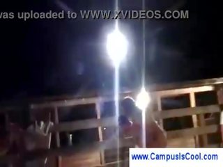 কলেজ মেয়েরা কেলি সঙ্গে weapons