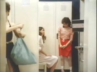 Кратък афера (1982) - свирки & празнене рязане