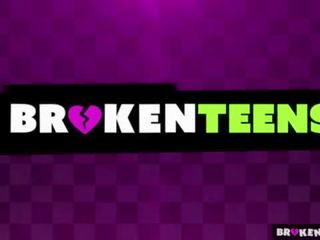 Brokenteens - білявка підліток може смоктати a товста putz