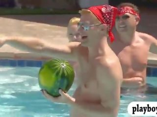 스윙 데 재미 과 구두의 섹스 영화 에 수영 풀