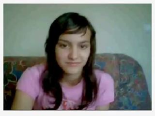 19 বছর পুরাতন তরুণ নারী দেখাচ্ছে টাইট শরীর - morecamgirls.com