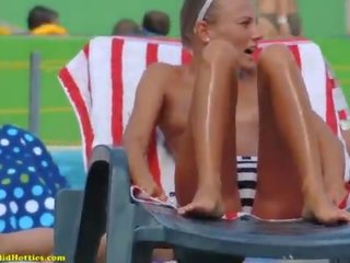 Топлес нудисти тийнейджъри tanning смесвам 1