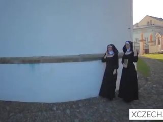 疯狂的 古怪 脏 视频 同 catholic 修女 和 该 怪物!
