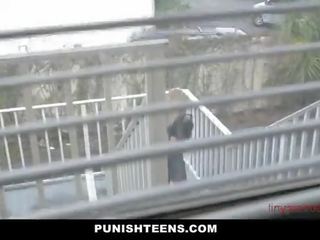 Cô gái tóc vàng thiếu niên trừng phạt qua khổng lồ dương vật - tinyteencams.com