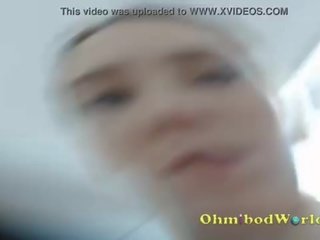 女同志 青少年 鞘 比 dances 裸 上 凸輪