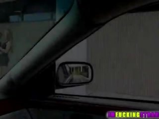 نحيف مرافقة مولي ماي و لها boyfie يحصل على ل حر ركوب و مارس الجنس