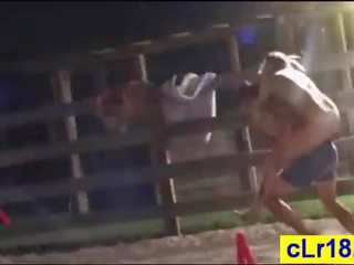 这些 女学生联谊会 女孩 得到 向下