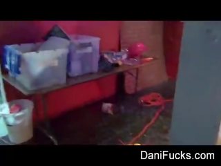 উপর সেট সঙ্গে দানি daniels