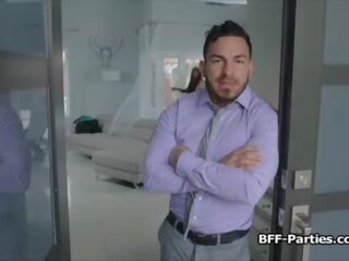 Пишні підліток розвідники earning додатковий на phallus