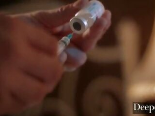 Deeper&period; addie отримує пов'язаний вгору & трахкав по чужий на відпустку