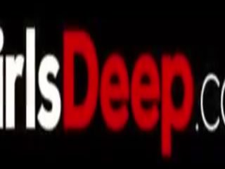 Girlsdeep - 女用貼身內衣褲 模型 阿麗亞娜 光明 得到 性交 在 該 屁股 在 該 廚房