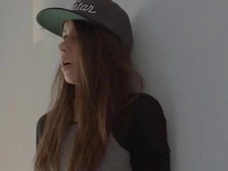 Redhear 女同志 年轻 女 渗透 硬