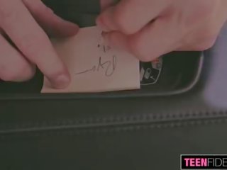 Teenfidelity голям задници тийн creampied от голям хуй